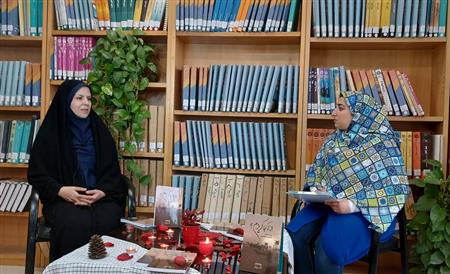 حضور نویسنده ی کتاب« از تو کجا گریزم»